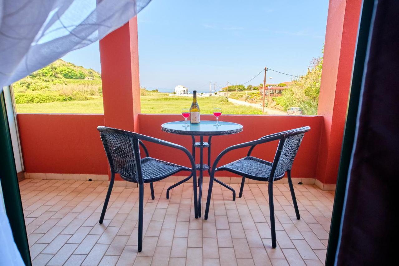 Logas Beach Studios Peroulades  Buitenkant foto