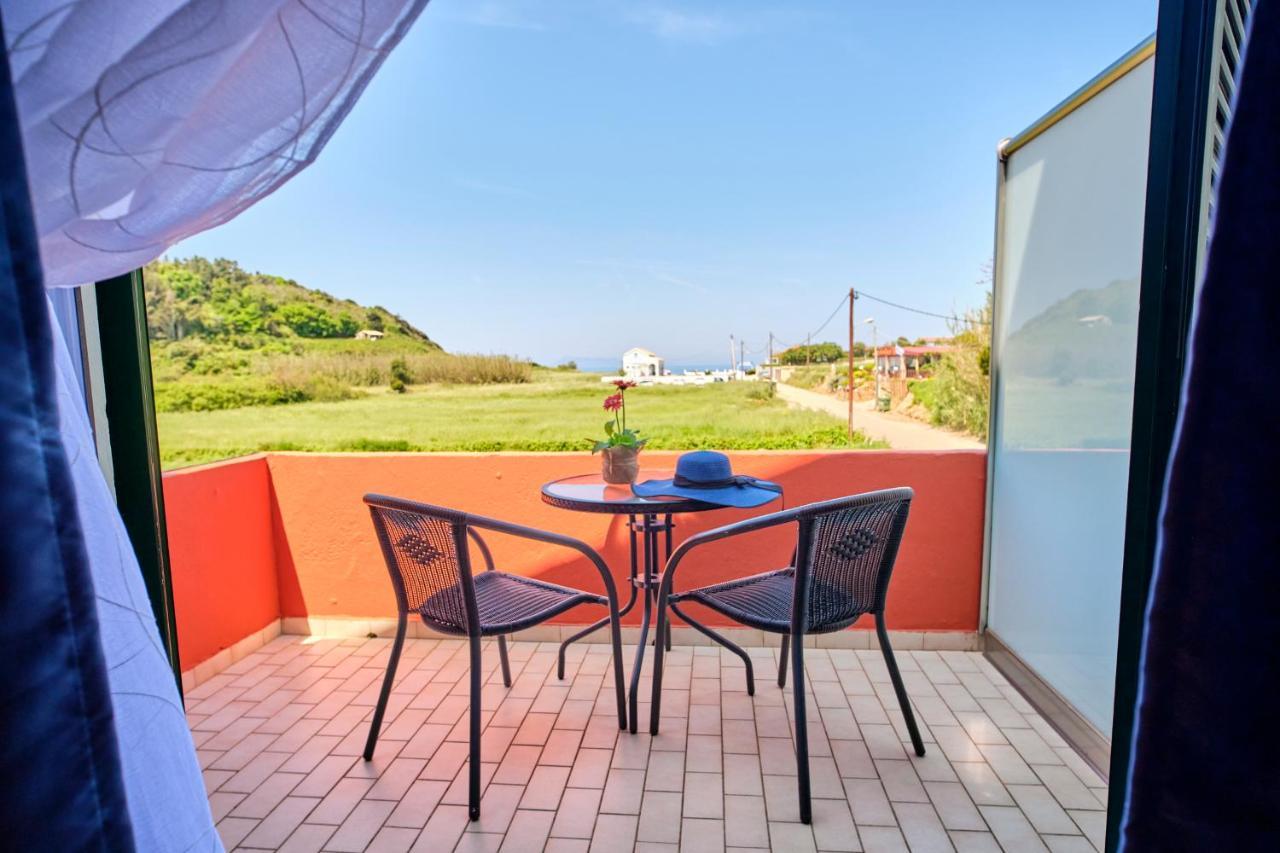 Logas Beach Studios Peroulades  Buitenkant foto