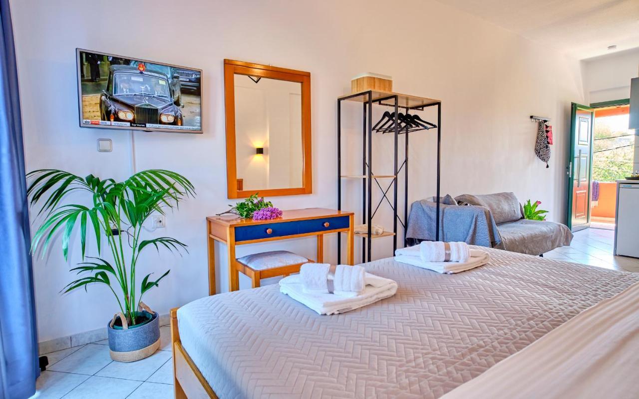 Logas Beach Studios Peroulades  Buitenkant foto
