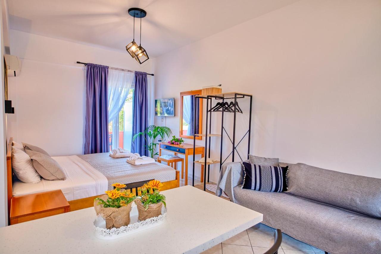 Logas Beach Studios Peroulades  Buitenkant foto